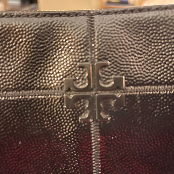 Tory Burch pebbled patent leather crossbody bag - Picture 9 of 9